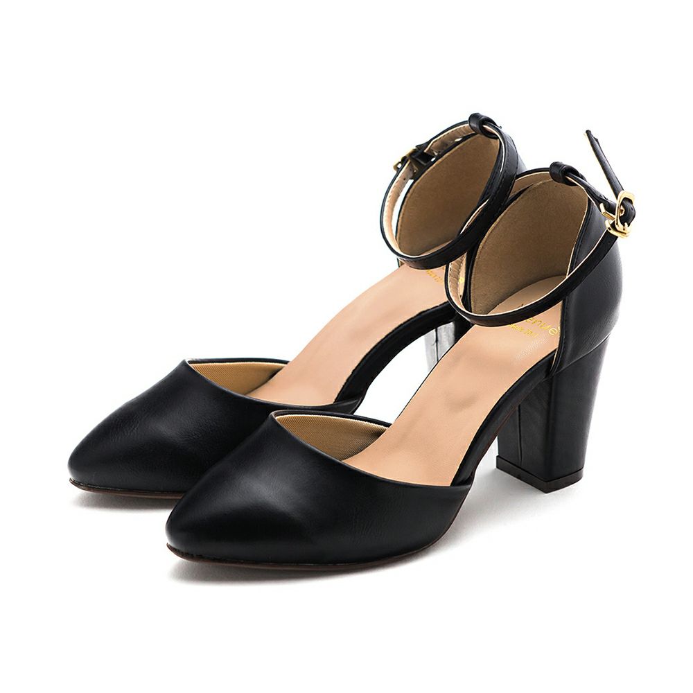 menue（メヌエ） アンクルストラップ付 ポインテッドトゥ 7.5cmヒールパンプス