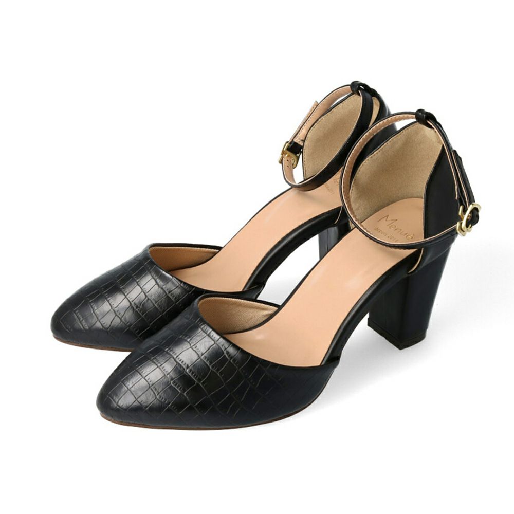 menue（メヌエ） アンクルストラップ付 ポインテッドトゥ 7.5cmヒールパンプス