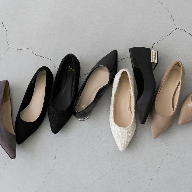 menue（メヌエ） ヒールコンシャス パールモチーフ ポインテッドトゥ パンプス