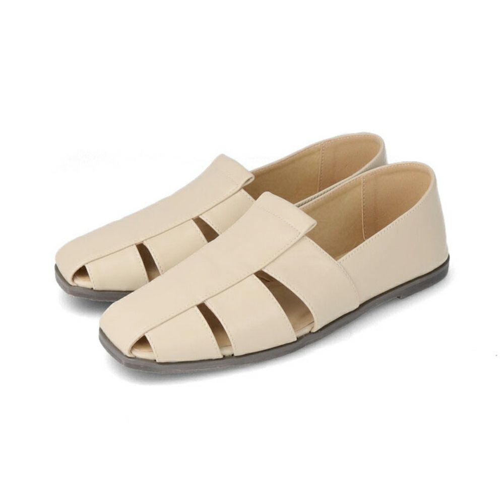 menue (メヌエ) グルカサンダル