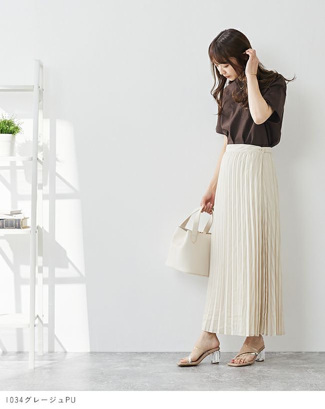 menue (メヌエ) スクエアトゥ 多角形 クリアヒール サンダル