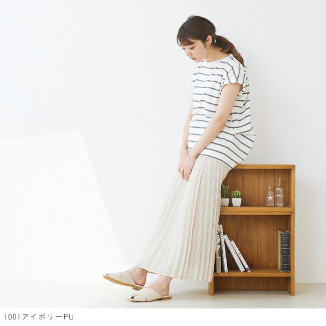 menue (メヌエ) スクエアトゥクロスサンダル