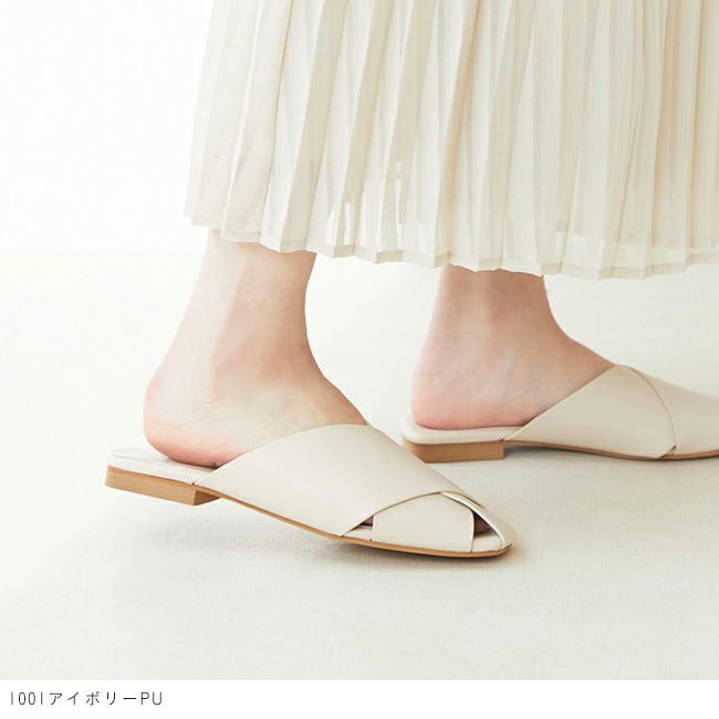 menue (メヌエ) スクエアトゥクロスサンダル