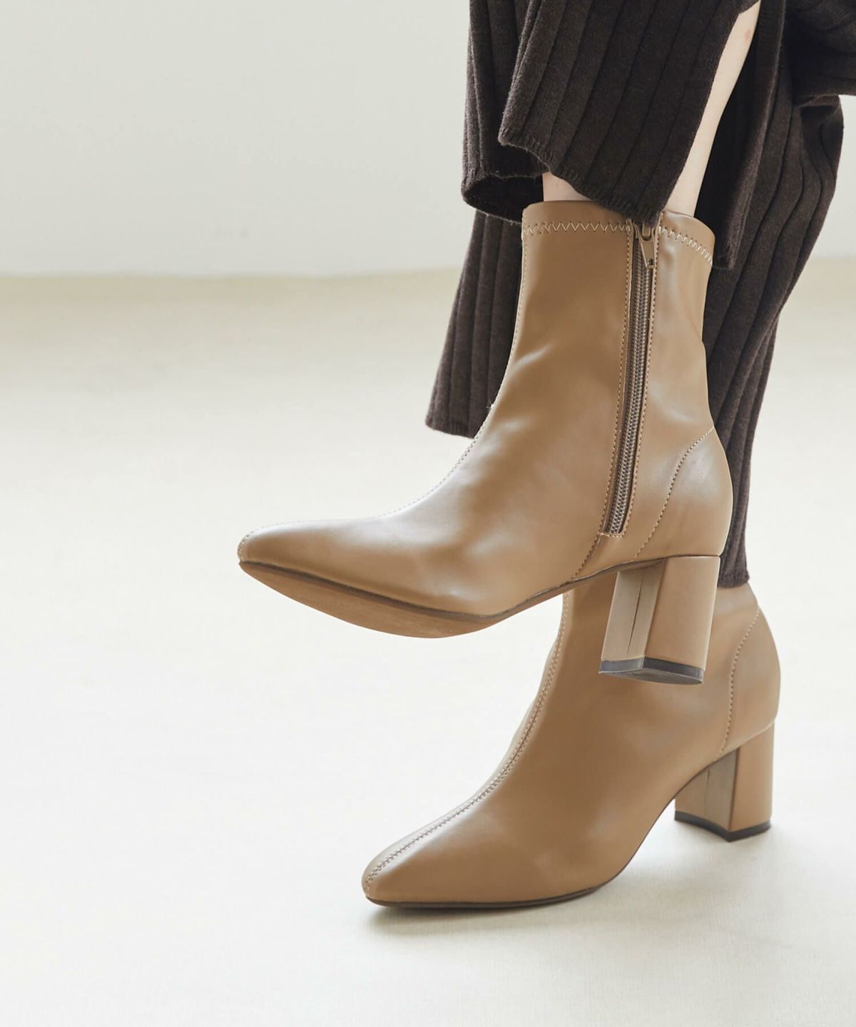 menue (メヌエ) アーモンドトゥ ショートブーツ