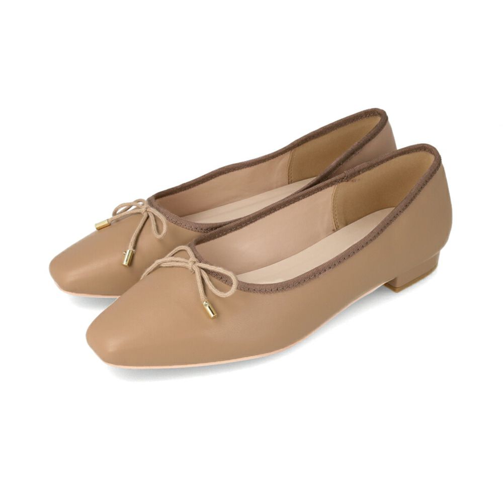 menue (メヌエ) スクエアトゥ 1.5cmヒール バレエシューズ