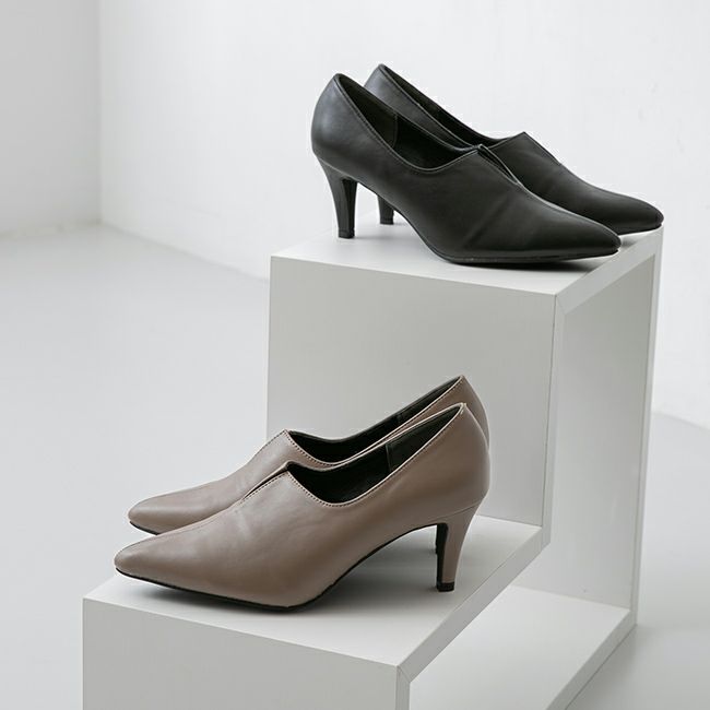 menue (メヌエ) ポインテッドトゥ フロントスリットブーティ