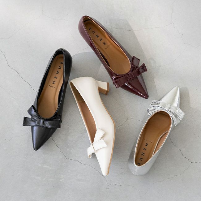 menue (メヌエ) リボンモチーフ ポインテッドトゥ ヒールパンプス