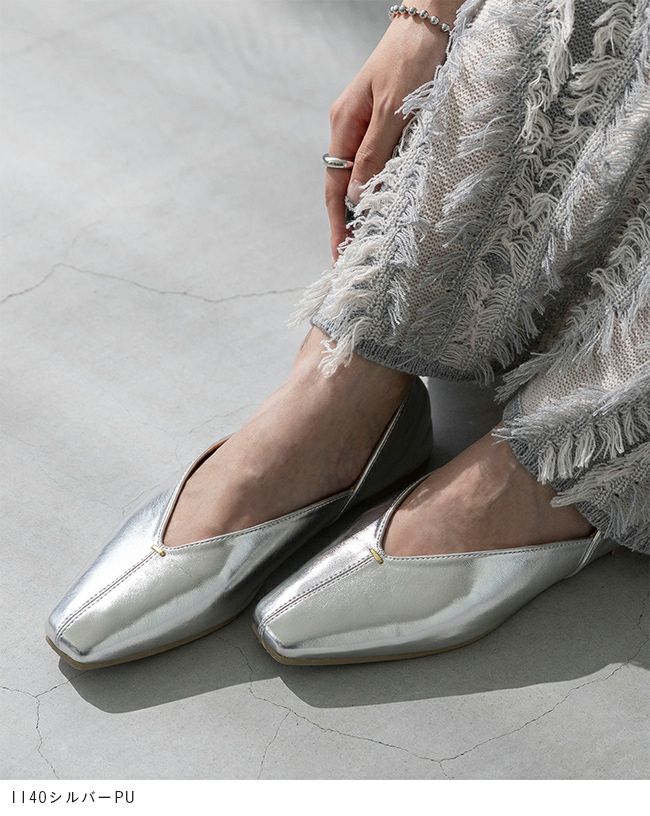 Vカット ゴールドアクセント 極やわパンプス