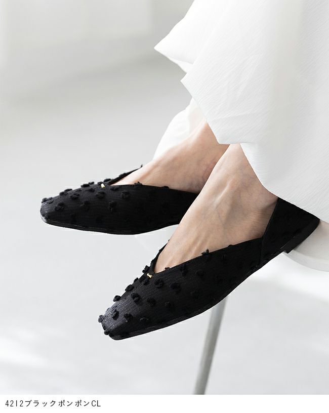 Vカット ゴールドアクセント 極やわパンプス