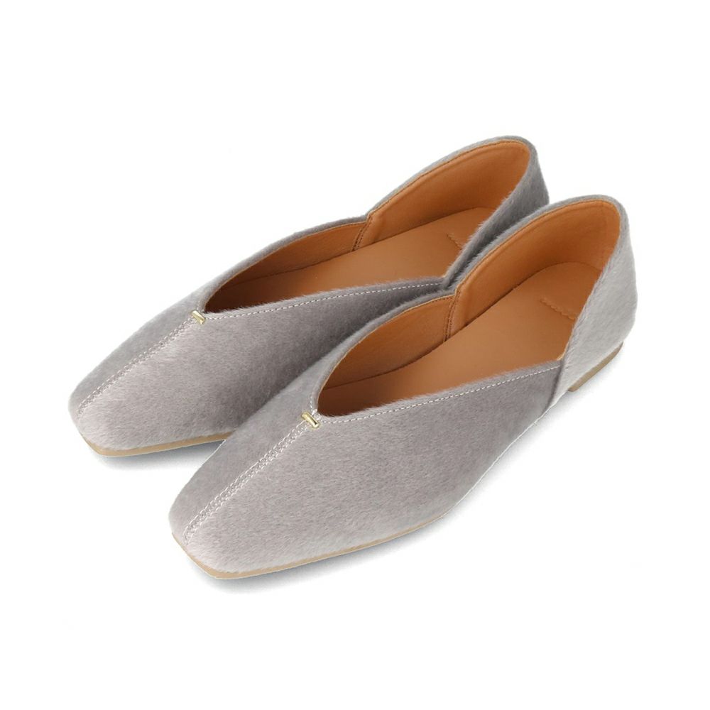 Vカット ゴールドアクセント 極やわパンプス