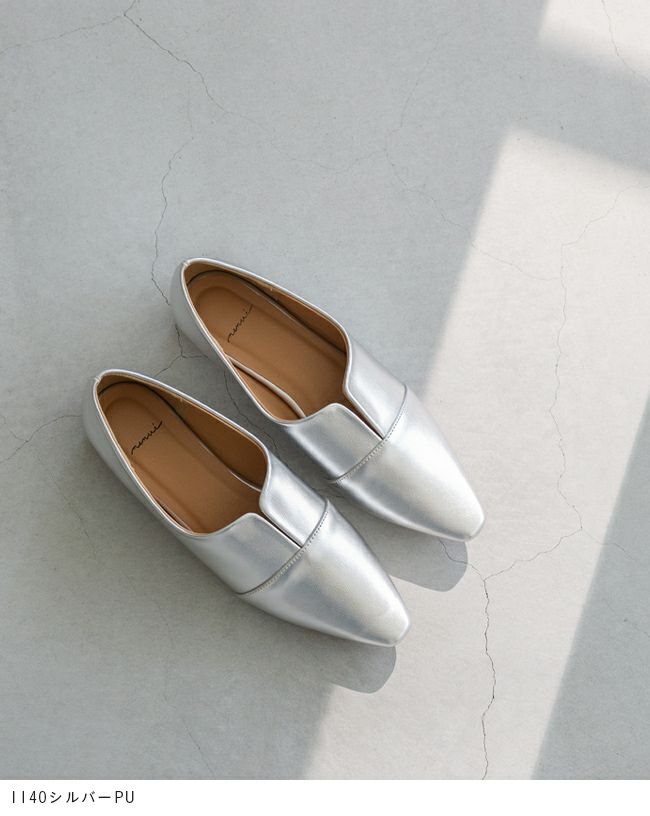 menue (メヌエ) スクエアトゥ スリットカッティング フラットシューズ